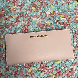 Beautiful NWOT Michael Kors pink wallet